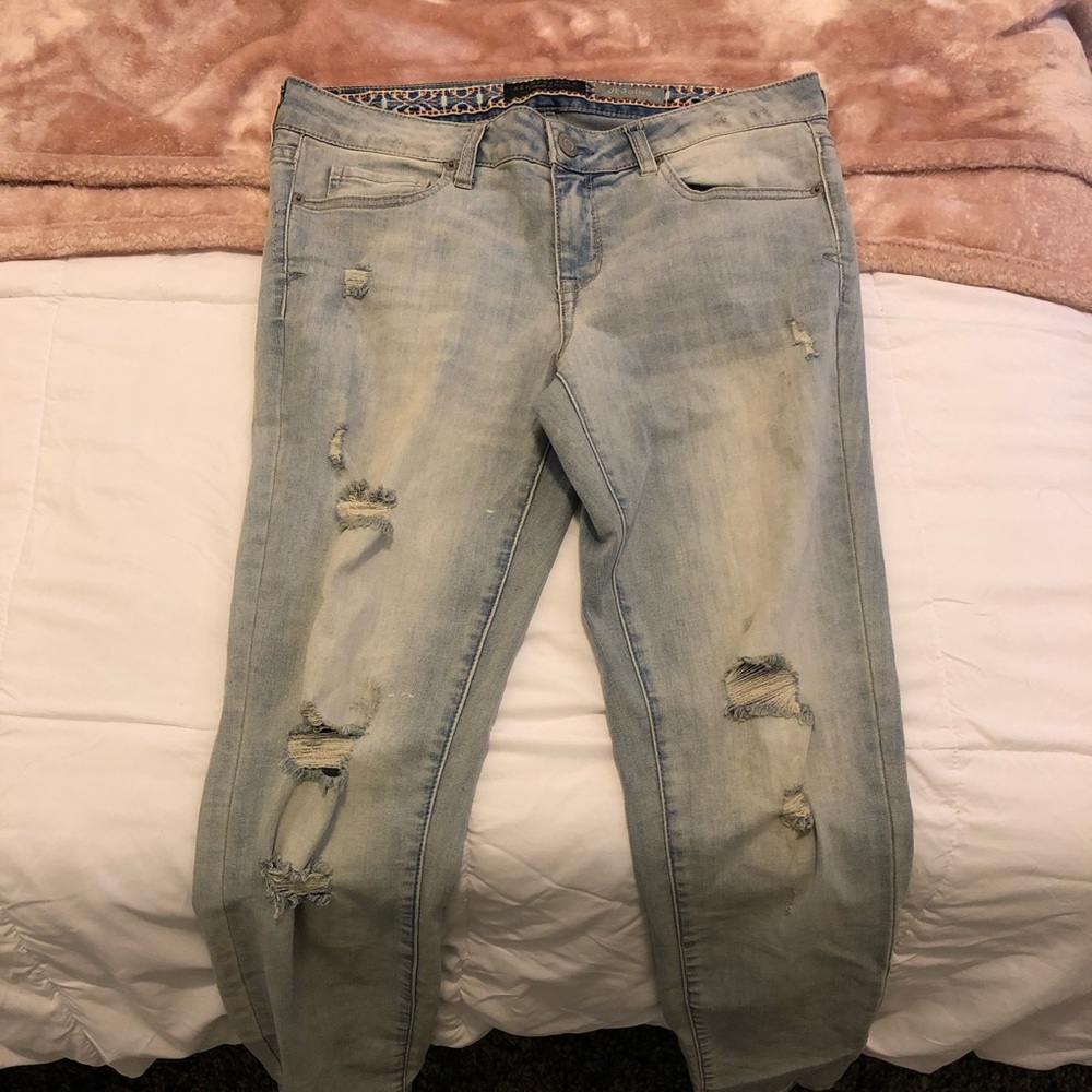 Light Wash Distressed Women’s Aeropostale Jeggings